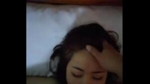 Dẫn bạn gái về nhà trọ chịch